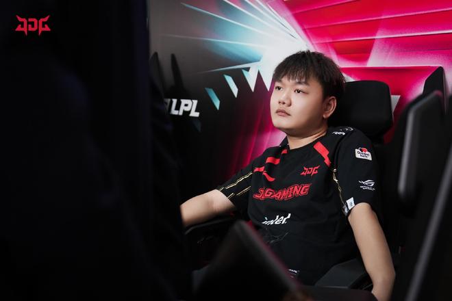 也彰显了他 也彰显了他